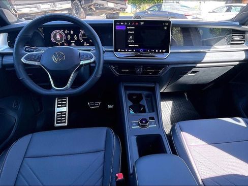 New 2026 Volkswagen Tiguan SE R-Line FWD image 15