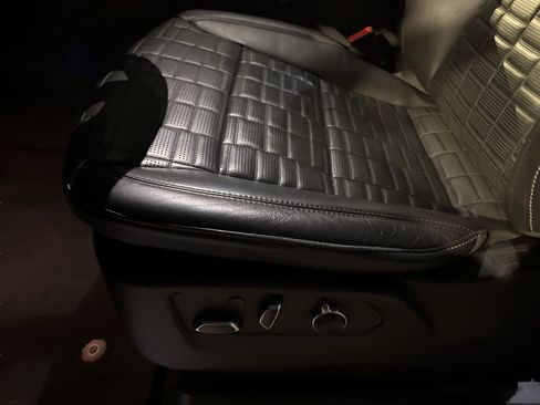 Used 2023 Cadillac Escalade ESV Premium Luxury Platinum image 18