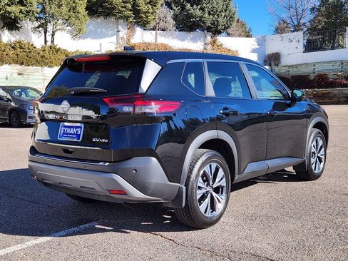 Used 2022 Nissan Rogue SV image 3