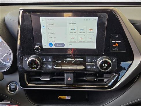Used 2023 Toyota Highlander XLE FWD image 14