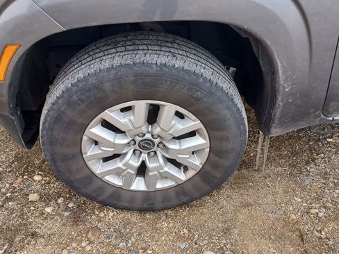 Used 2022 Nissan Frontier SV image 3