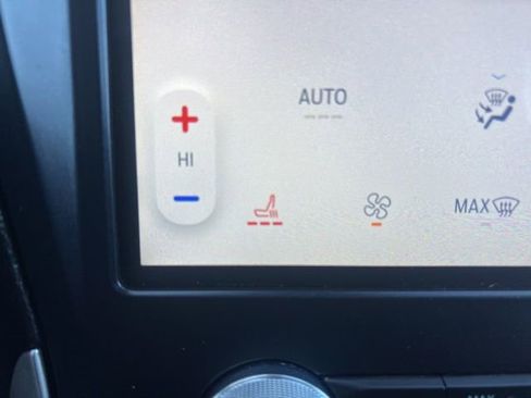 Used 2023 Ford Edge SEL image 26