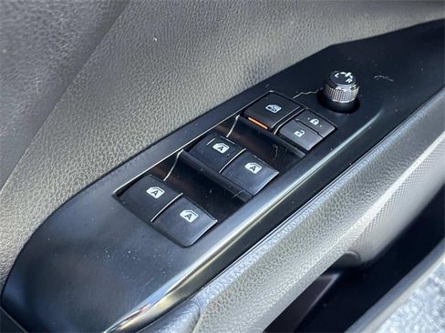 Used 2020 Toyota Camry SE image 25