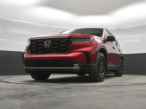 Used 2025 Honda Pilot TrailSport image 33