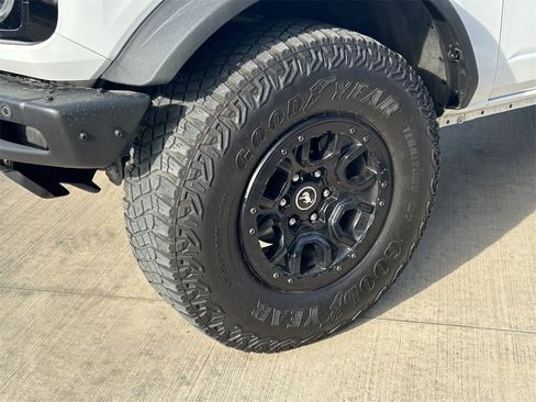 Used 2023 Ford Bronco Wildtrak image 9
