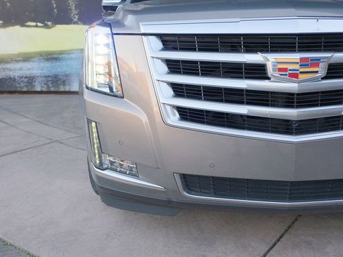 Used 2019 Cadillac Escalade Luxury image 49