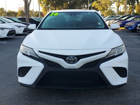 Used 2020 Toyota Camry SE image 2