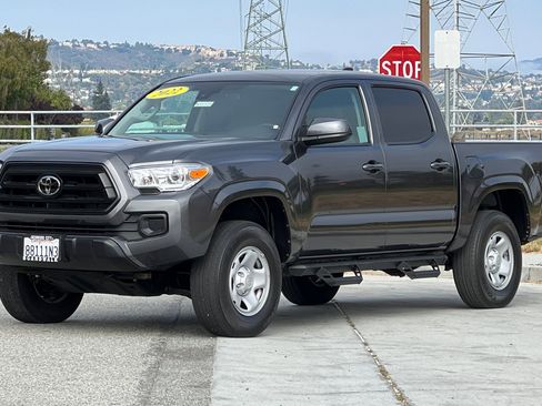 Used 2022 Toyota Tacoma SR image 8