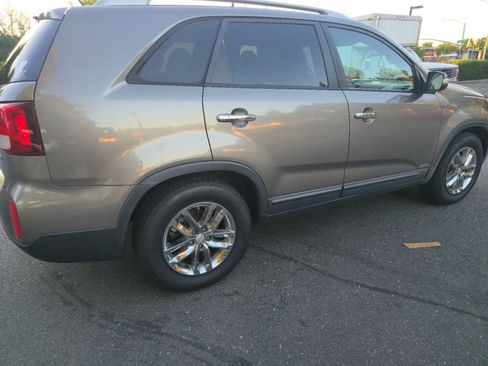 Used 2014 Kia Sorento LX AWD/4WD image 9
