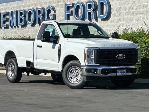 New 2026 Ford F250 XL w/ XL Chrome Package image 2