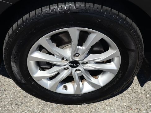 Used 2022 Kia Telluride LX FWD image 14