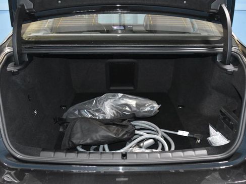 Certified 2024 BMW i7 xDrive60 image 23