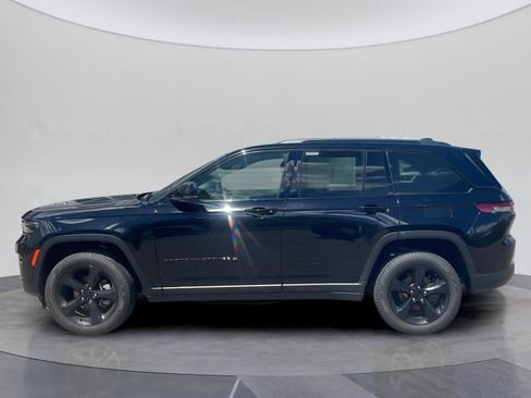 Used 2025 Jeep Grand Cherokee Limited w/ Luxury Tech Group II AWD/4WD image 10