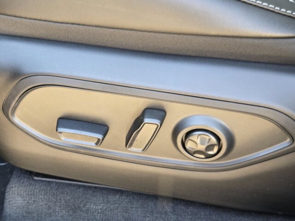 New 2027 Jeep Grand Cherokee Limited RWD image 18