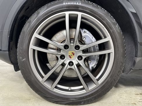 Certified 2022 Porsche Cayenne Coupe AWD/4WD image 15