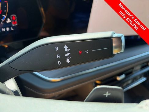 Used 2025 Chevrolet Suburban Premier AWD/4WD image 27