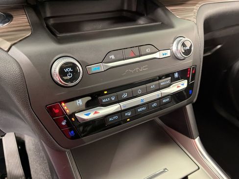 Used 2020 Ford Explorer Limited image 33