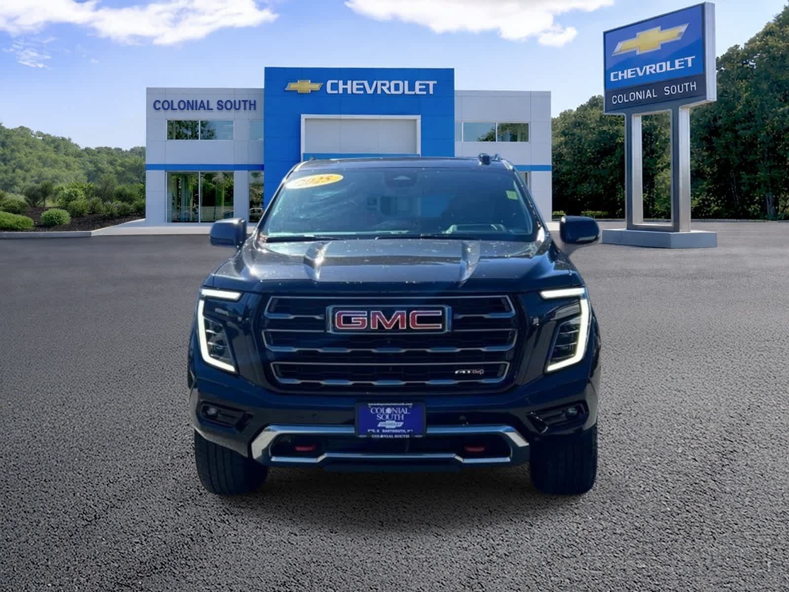 Used 2025 GMC Yukon XL AT4 w/ AT4 Premium Plus Package AWD/4WD image 9