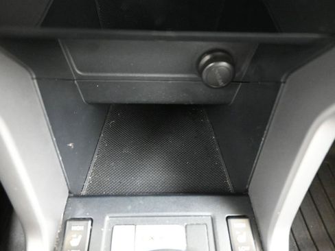 Used 2017 Subaru Forester 2.5i Limited image 33