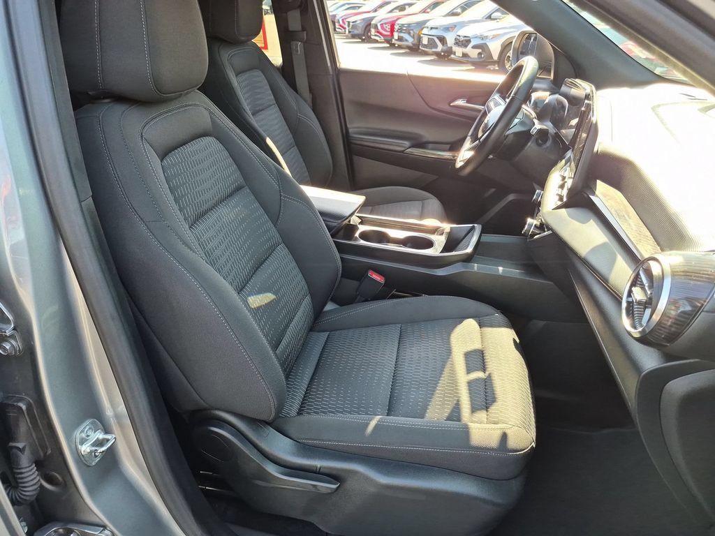 Used 2025 Chevrolet Equinox LT AWD/4WD image 31