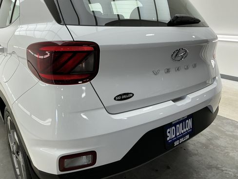 Used 2025 Hyundai Venue SEL image 22