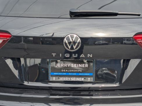 Used 2022 Volkswagen Tiguan SE R-Line AWD/4WD image 14