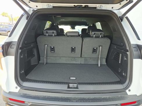 New 2027 Chevrolet Traverse LT w/ Midnight/Sport Edition FWD image 14