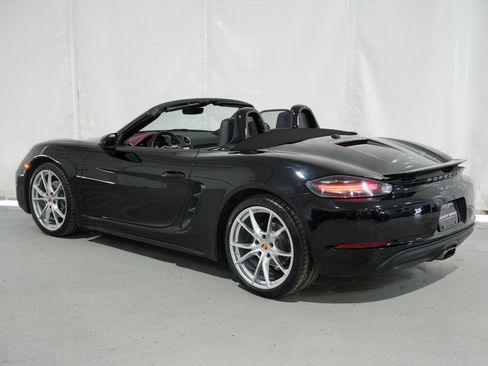 Used 2017 Porsche 718 Boxster RWD image 3