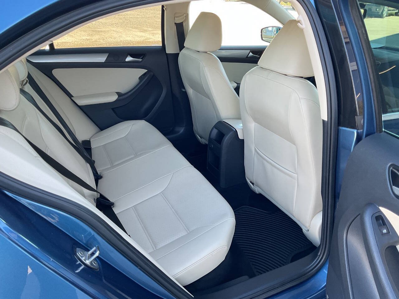 Used 2017 Volkswagen Jetta SE FWD image 38