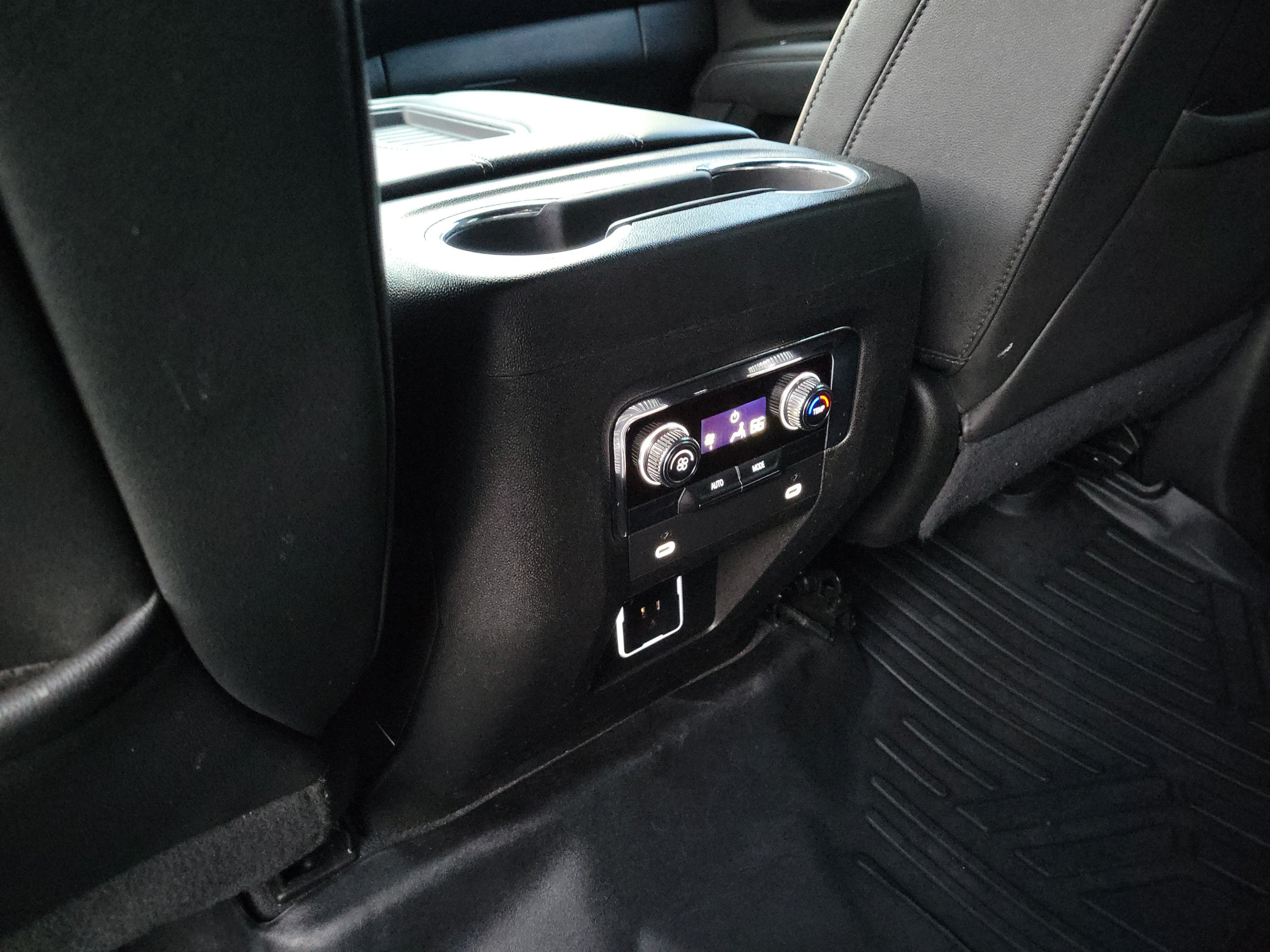 Used 2023 GMC Yukon SLT RWD image 11