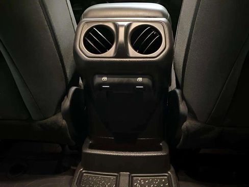 Used 2024 Jeep Wrangler Unlimited image 62