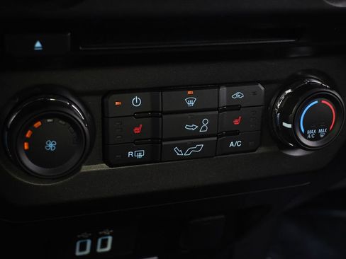 Used 2018 Ford F150 XLT w/ Equipment Group 302A Luxury image 31