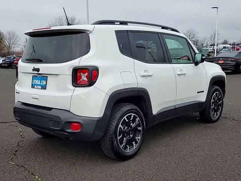 Certified 2023 Jeep Renegade Latitude image 8