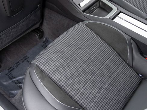 Certified 2025 Porsche Panamera 4 image 39