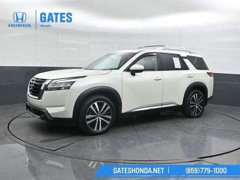Used 2023 Nissan Pathfinder Platinum AWD/4WD image 7