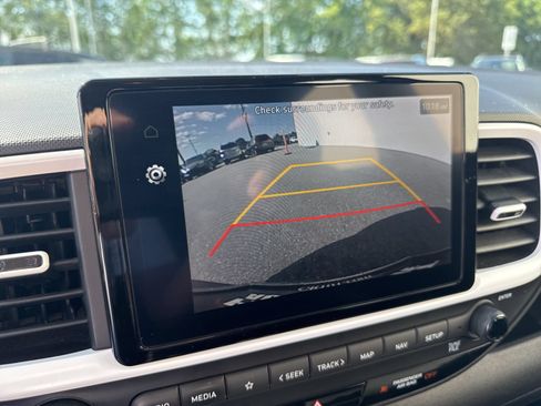 Certified 2023 Hyundai Venue Limited FWD image 21