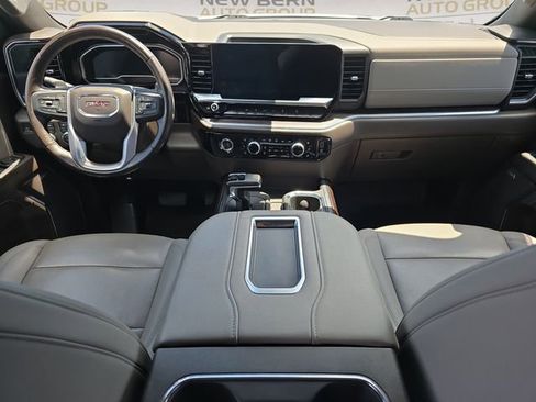 Used 2022 GMC Sierra 1500 SLT w/ SLT Convenience Package AWD/4WD image 10
