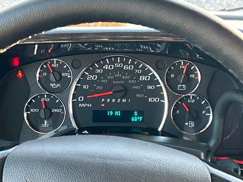 Used 2025 GMC Savana 2500 Extended w/ Driver Convenience Package image 16