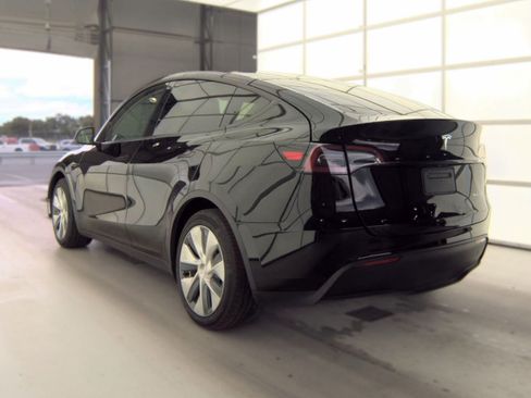 Used 2023 Tesla Model Y Long Range AWD/4WD image 5
