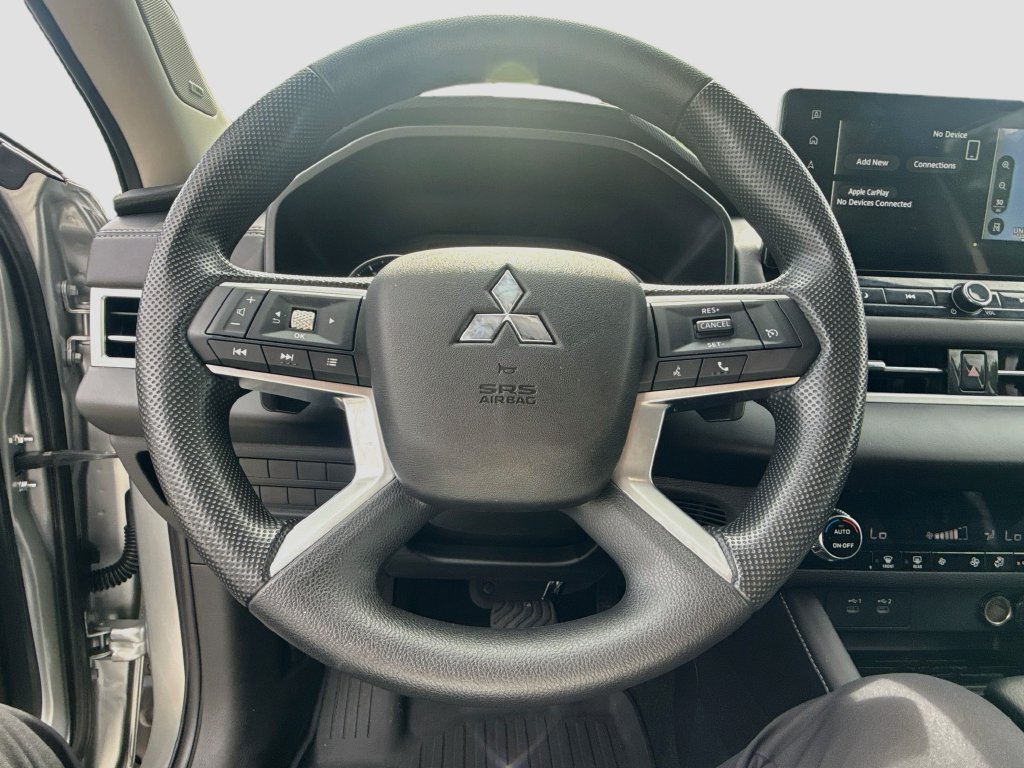 Used 2025 Mitsubishi Outlander ES FWD image 12