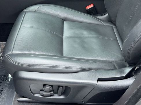 Used 2025 Land Rover Range Rover Velar Dynamic SE image 40