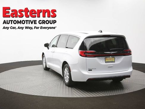 Used 2023 Chrysler Pacifica Touring-L FWD image 67