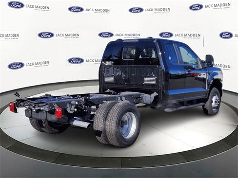 New 2025 Ford F350 XL w/ XL Chrome Package image 5