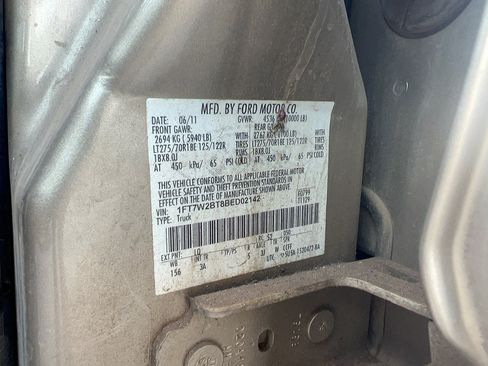 Used 2011 Ford F250 XLT w/ XLT Premium Pkg AWD/4WD image 12