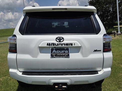 Used 2020 Toyota 4Runner SR5 Premium w/ Moonroof Package AWD/4WD image 5