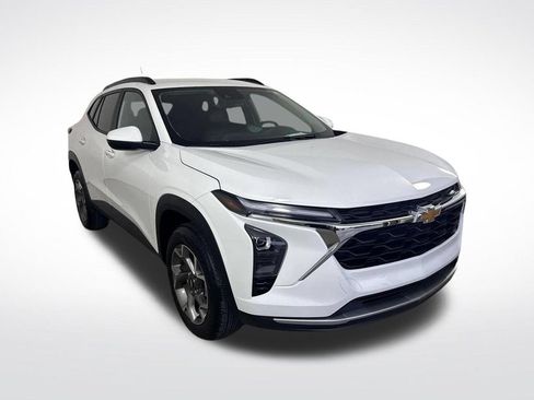 Used 2025 Chevrolet Trax LT w/ Driver Confidence Package FWD image 1