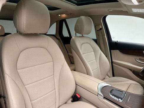 Used 2022 Mercedes-Benz GLC 300 4MATIC image 18