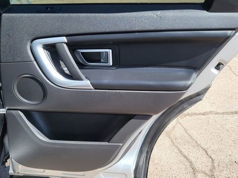Used 2018 Land Rover Discovery Sport HSE image 19