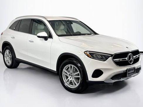 Certified 2025 Mercedes-Benz GLC 300 image 3