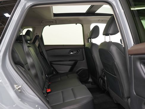 Used 2023 Nissan Rogue SV w/ SV Premium B Package AWD/4WD image 12